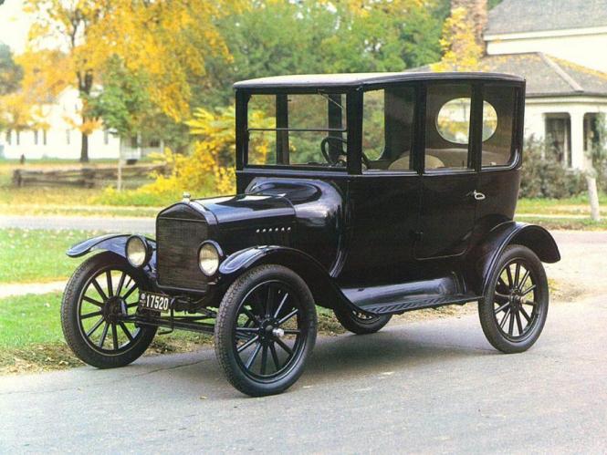 1919 Ford Model T Fordor Sedan 001