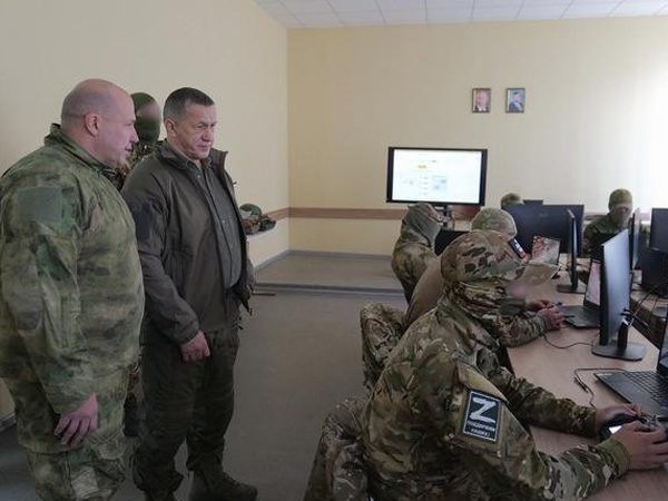3023