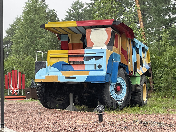 1104