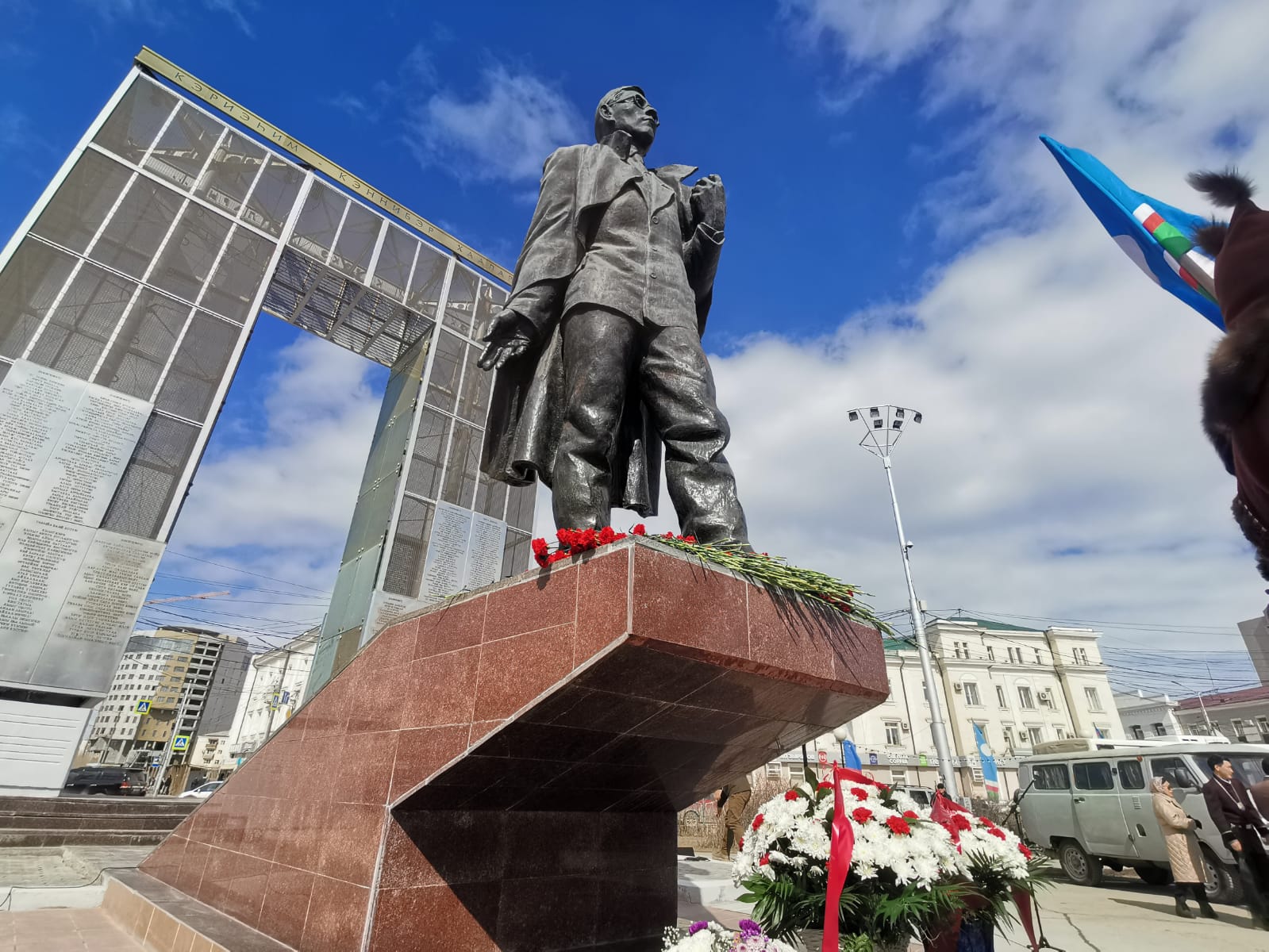 В образе Платона Ойунского