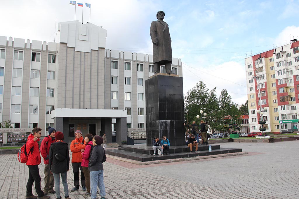 Сайт нерюнгринского городского. Мемориал славы (Нерюнгри). Памятник первостроителям Нерюнгри. Администрация города Нерюнгри. Нерюнгри Якутия.